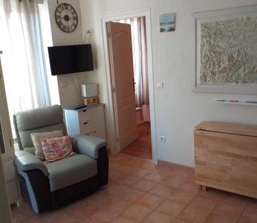 Salses-le-Chateau Apartamento | ALBASUD - Appartement meublé avec terrasse - Salses le Chateau 66