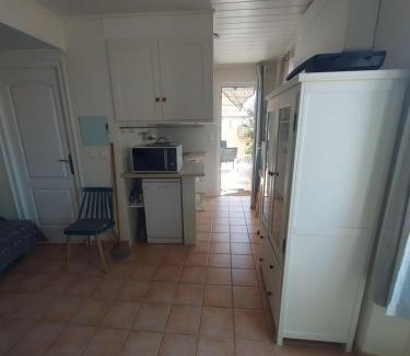Salses-le-Chateau Apartamento | ALBASUD - Appartement meublé avec terrasse - Salses le Chateau 66
