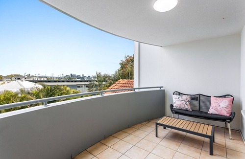 Albion Apartamento | Albion Convenient Hideaway with Parking & Balcony