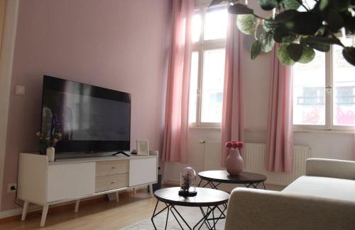 Mitte Apartamento | Aldstadt 2,5 Room Modern Elite Location Balcony