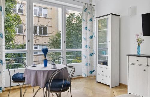 Srodmiescie Południowe Apartamento | Aleja Przyjaciół Śródmieście Warszawa by Solarento
