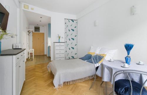 Srodmiescie Południowe Apartamento | Aleja Przyjaciół Śródmieście Warszawa by Solarento