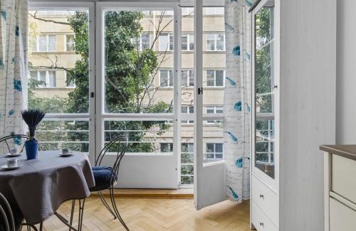Srodmiescie Południowe Apartamento | Aleja Przyjaciół Śródmieście Warszawa by Solarento