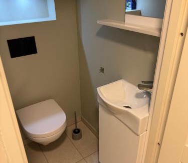 Alesund Apartamento | Ålesund room with shared shower
