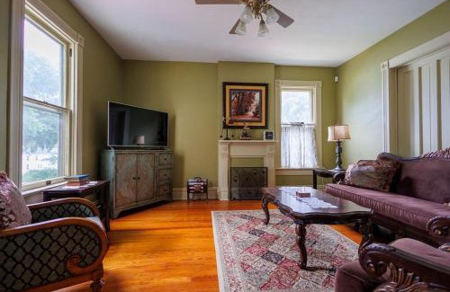 Washington Casa | Aletha-Marie Krog House