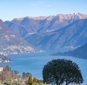 Como Apartamento | Alex's Luxury Lake View Apt Pool and Tennis