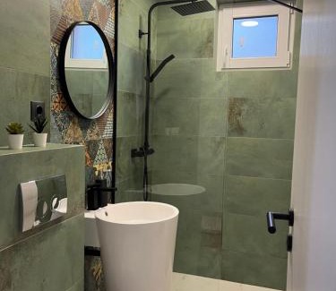 Medias Apartamento | Alexander Cozy Apartment FREE PRIVATE PARKING