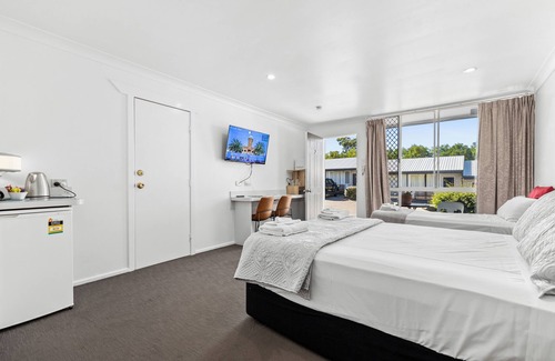 Warwick Hotel | Alexander Motel