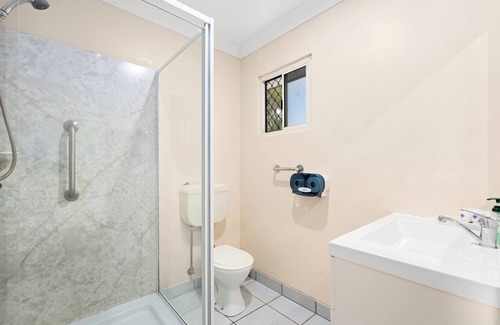 Warwick Hotel | Alexander Motel