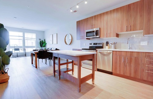 Jefferson Manor Apartamento | Alexandria Apt: Pool, Gym, Near DC