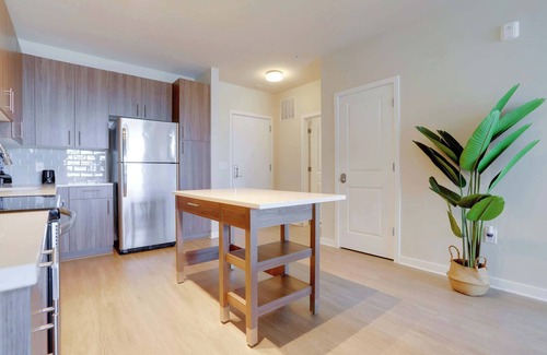 Jefferson Manor Apartamento | Alexandria Apt: Pool, Gym, Near DC