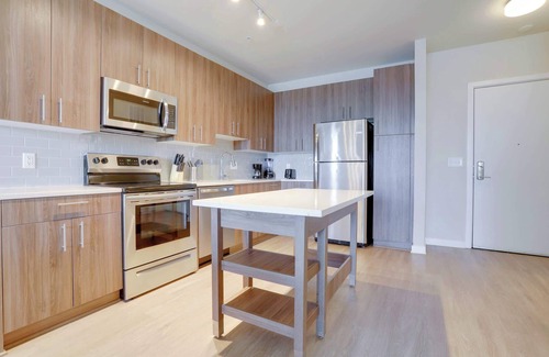 Jefferson Manor Apartamento | Alexandria Apt: Pool, Gym, Near DC