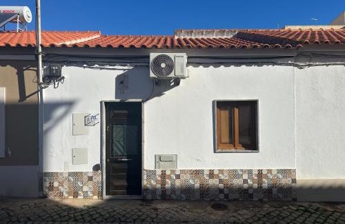 Silves Casa | Algarve house, sun, terrace, views and barbecue