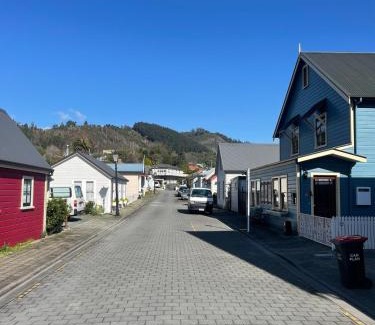 Nelson Apartamento | Alice Cottage - South St Townhouse Treasure in the Heart of Nelson
