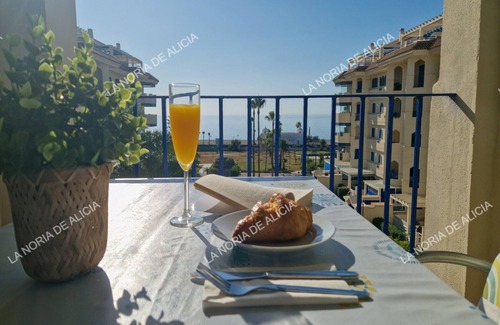 San Luis de Sabinillas Apartamento | La Noria de Alicia. Su casa en la Costa del Sol. Primera línea con vistas al mar