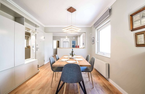 Alimos Apartamento | Alimos Luxury 3 Bd Apt w Stunning Acropolis Views