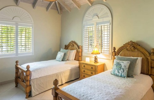 Halcyon Heights Casa | Aliseo · Stunning & Rare Ultra Luxury Beachfront Villa