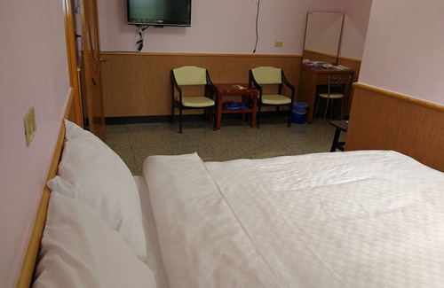 Alishan Casa | Alishan | Double Room near Fenqihu Old Street | Bus Access | 新天山茶業民宿雙人房