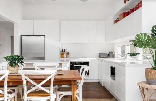 Byron Bay Casa | Alkira - Boutique cottage - Walk to Clarkes Beach