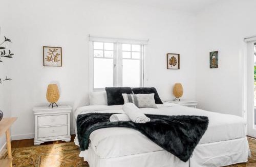 Byron Bay Casa | Alkira - Boutique cottage - Walk to Clarkes Beach