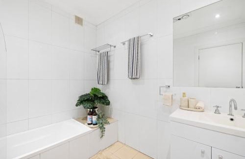 North Manly Apartamento | All about location!