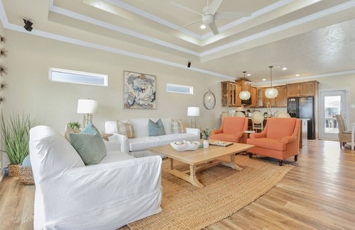 Port Bolivar Casa | ALL DECKED OUT - 2 Bedroom, 2 Bath, Sleeps 6 - Beach Front!