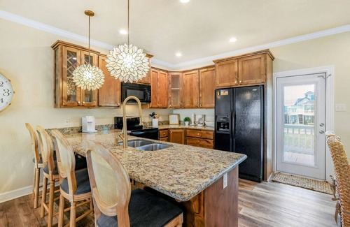 Port Bolivar Casa | ALL DECKED OUT - 2 Bedroom, 2 Bath, Sleeps 6 - Beach Front!