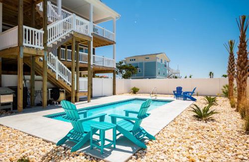Yaupon Beach Casa | All Decked Out by Oak Island Accommodations