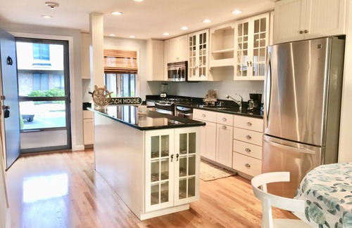 Hyannis Casa | All Decked Out - Cape Cod. Private beach & heated pool.