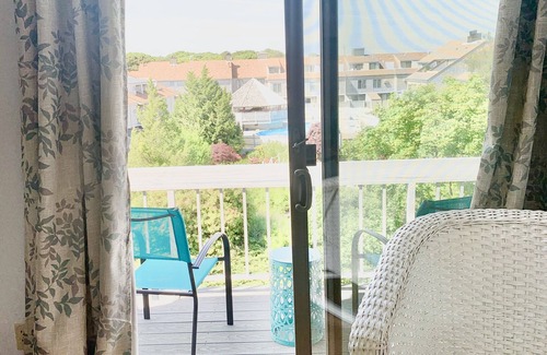 Hyannis Casa | All Decked Out - Cape Cod. Private beach & heated pool.