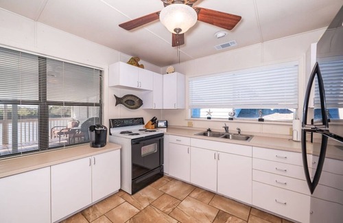 Matagorda Casa | All Decked Out - Spacious Home with Fabulous River Views