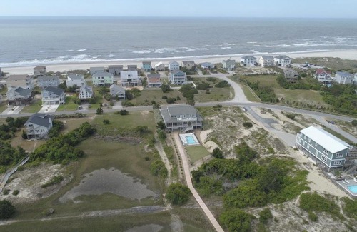 Oak Island Casa | All Decked Out