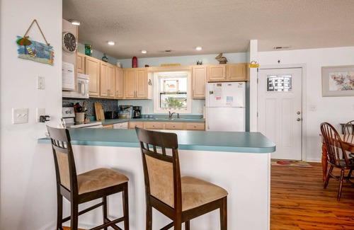 Holden Beach Casa | "All Good" Oceanfront 2 bedrooms, 2 bathrooms.