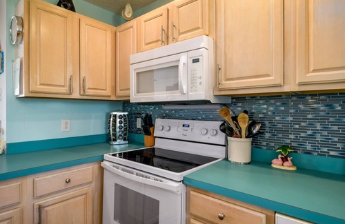 Holden Beach Casa | "All Good" Oceanfront 2 bedrooms, 2 bathrooms.