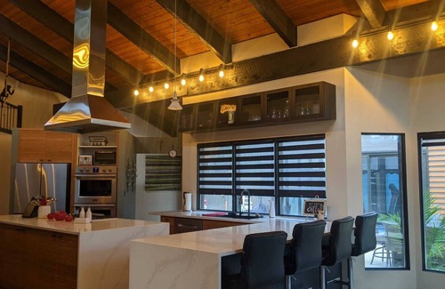 Salmon Arm Casa | All in one getaway! Indoor pool, hot tub, sauna and more! Close to lake+shopping