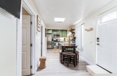 Valencia Casa | Tiny Home in the Heart of SCV