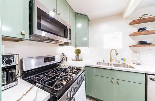 Valencia Casa | Tiny Home in the Heart of SCV
