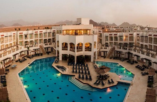 Sharm El Sheikh Complejo | All-Inclusive Escape | Live Shows, Aqua Fit & Pool-View Comfort, 3 Rooms