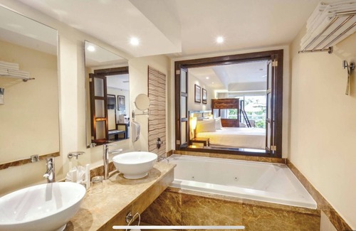 Playacar Fase II Complejo | All-Inclusive on the beach with VIP ACCESS Family Rivera Suite !!!!
