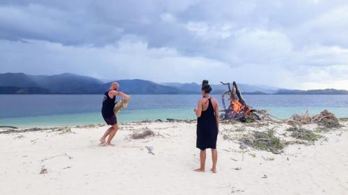 Riung Otro | All-Inclusive Paradise Experience - Boat Tour, Snorkeling & Island Camping