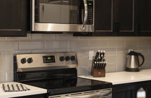 Carlton Casa | All New! Maison Monroe in Carlton