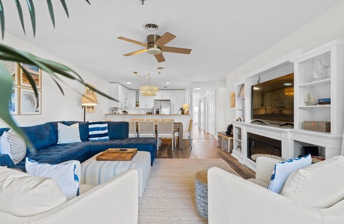 Tranquil Harbour Condominio | NEW! Oceanfront Bliss! 50 Steps ToThe Beach, Big Pool, Great Views.