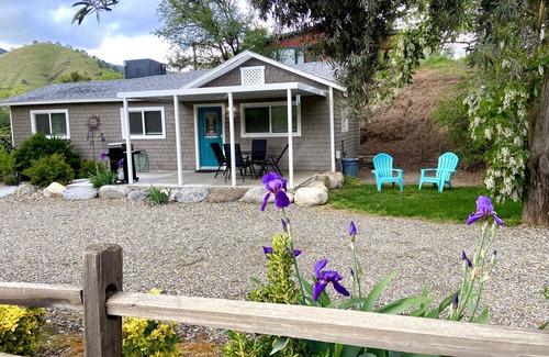 Three Rivers Cabaña | All New Remodeled Cottage