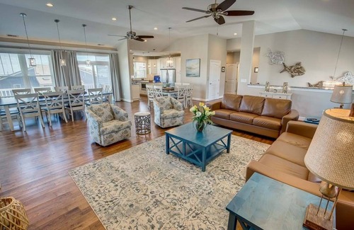 Sandbridge Casa | All-Sea-Suns | 670 pies de la playa | Piscina Privada, Tina Caliente