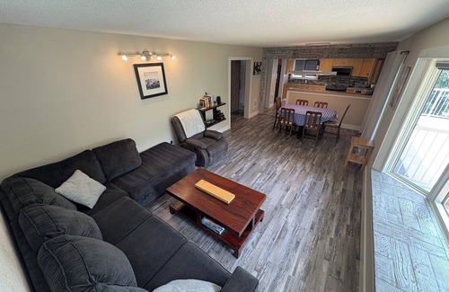 East Kootenay Cabaña | Tranquil secluded lakefront cottage w/Mtn. views