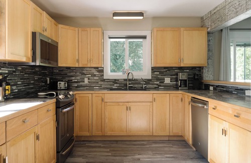 East Kootenay Cabaña | Tranquil secluded lakefront cottage w/Mtn. views