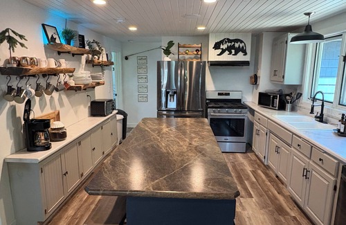 Gresham Cabaña | All-Season Modern Cottage on Red Lake - 45 min from Green Bay