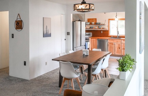 Paris Casa | All Season Relaxing River Retreat - Tubing, Fishing, Hunting, Snow Mobile, ORV