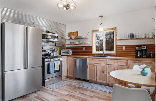 Paris Casa | All Season Relaxing River Retreat - Tubing, Fishing, Hunting, Snow Mobile, ORV