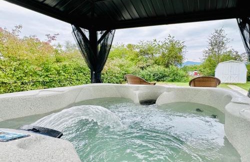 Luray Casa | All Seasons Cottage - Game Room - Firepit By Zen Living Short Term Rental